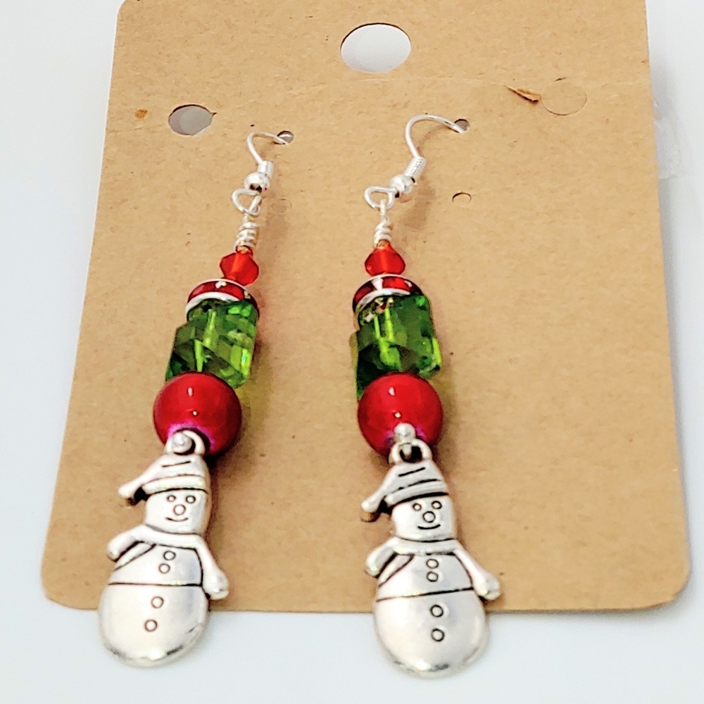 261C100. Red & Green Beaded Earrings w/ Snowman Charm